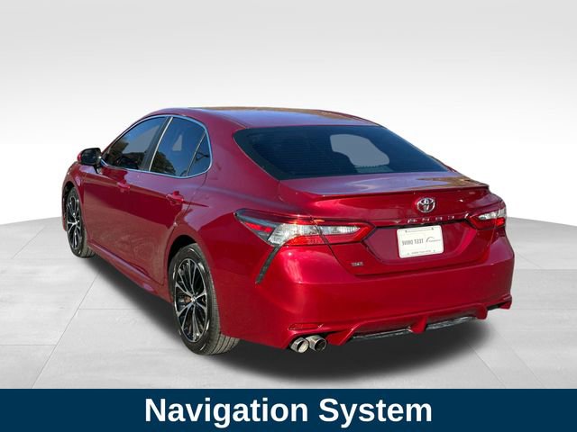 Used 2018 Toyota Camry SE image 3