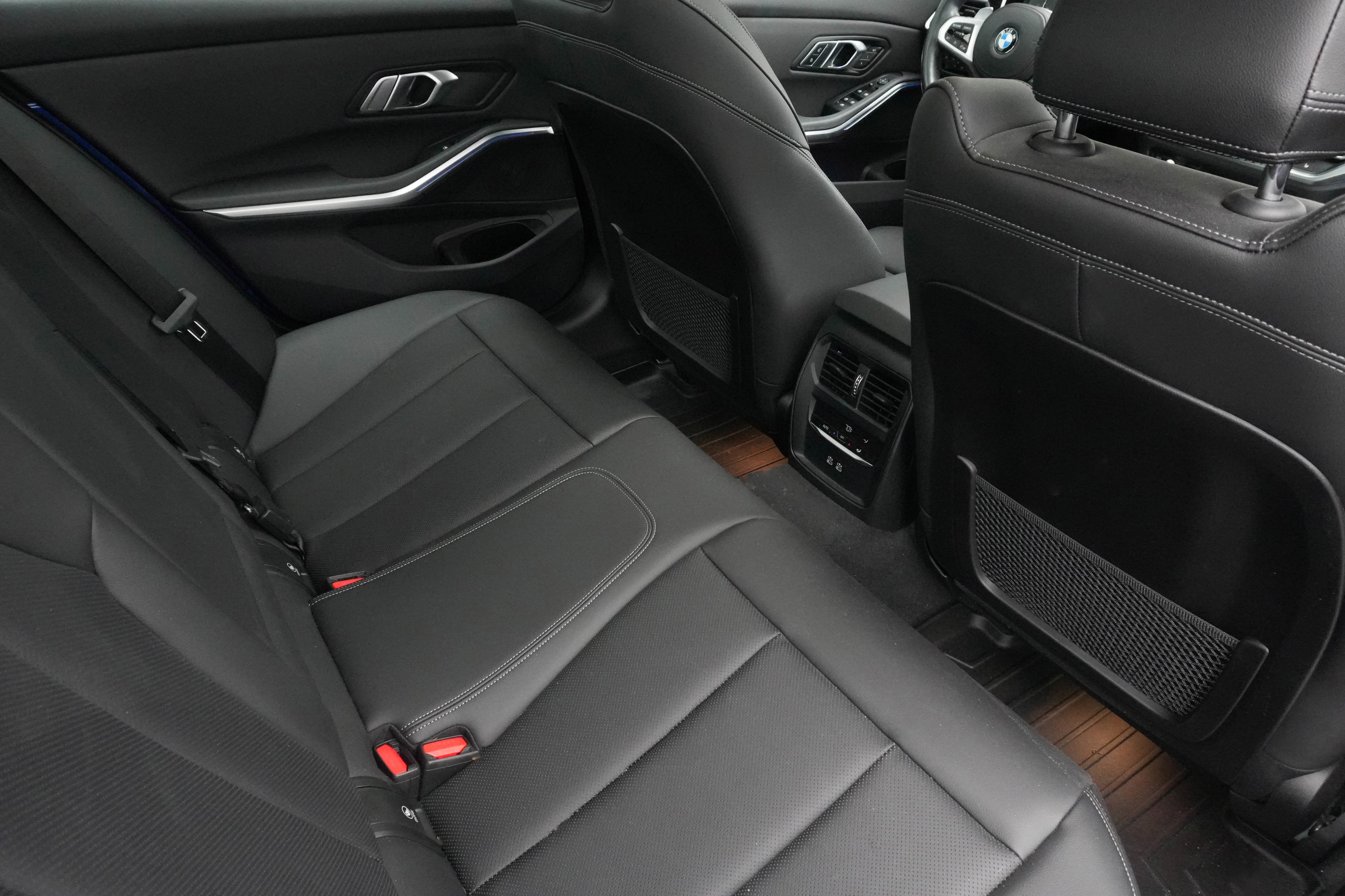 Used 2022 BMW 330i Sedan w/ M Sport Package image 34