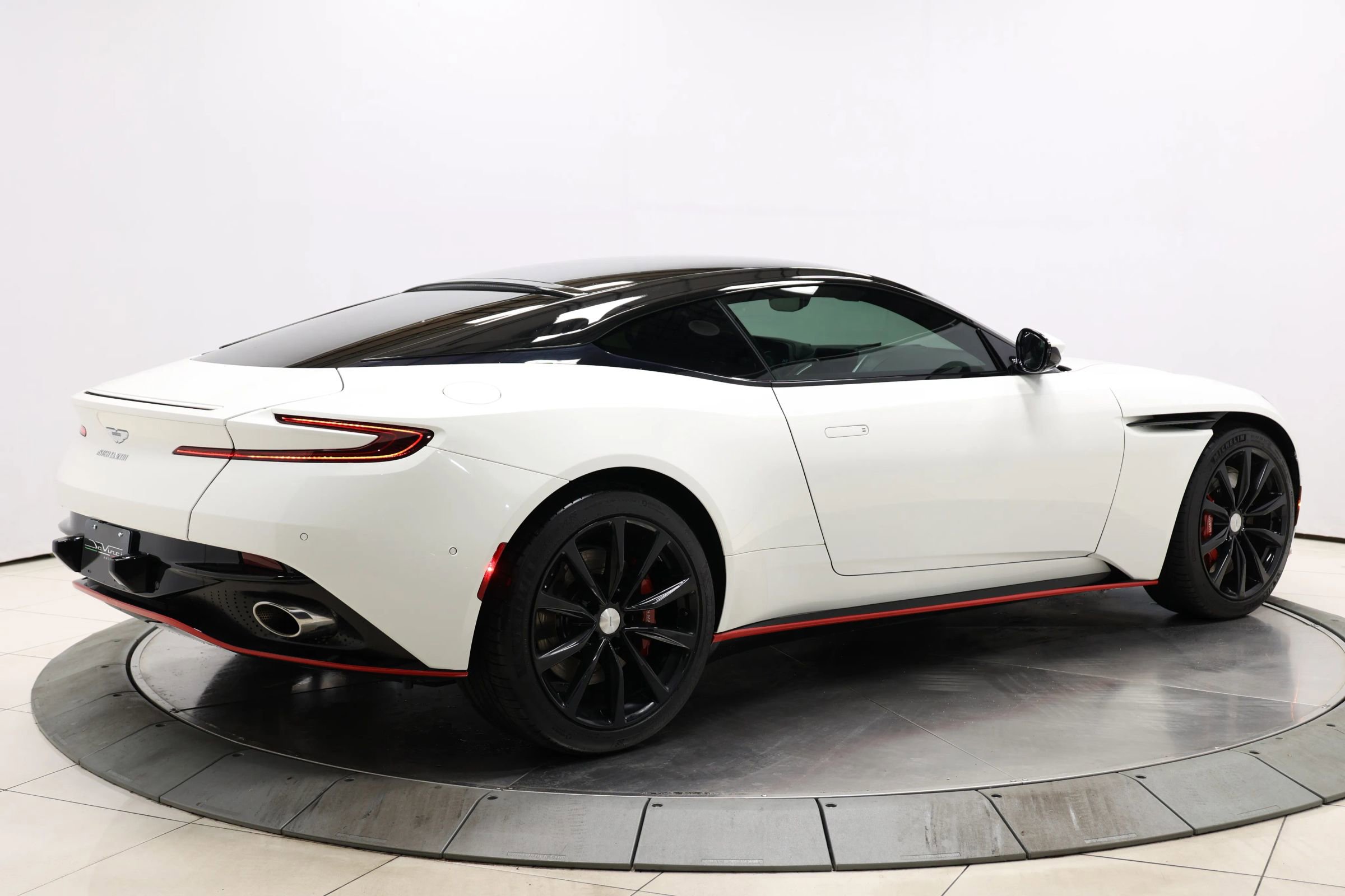 Used 2018 Aston Martin DB11 Coupe image 53