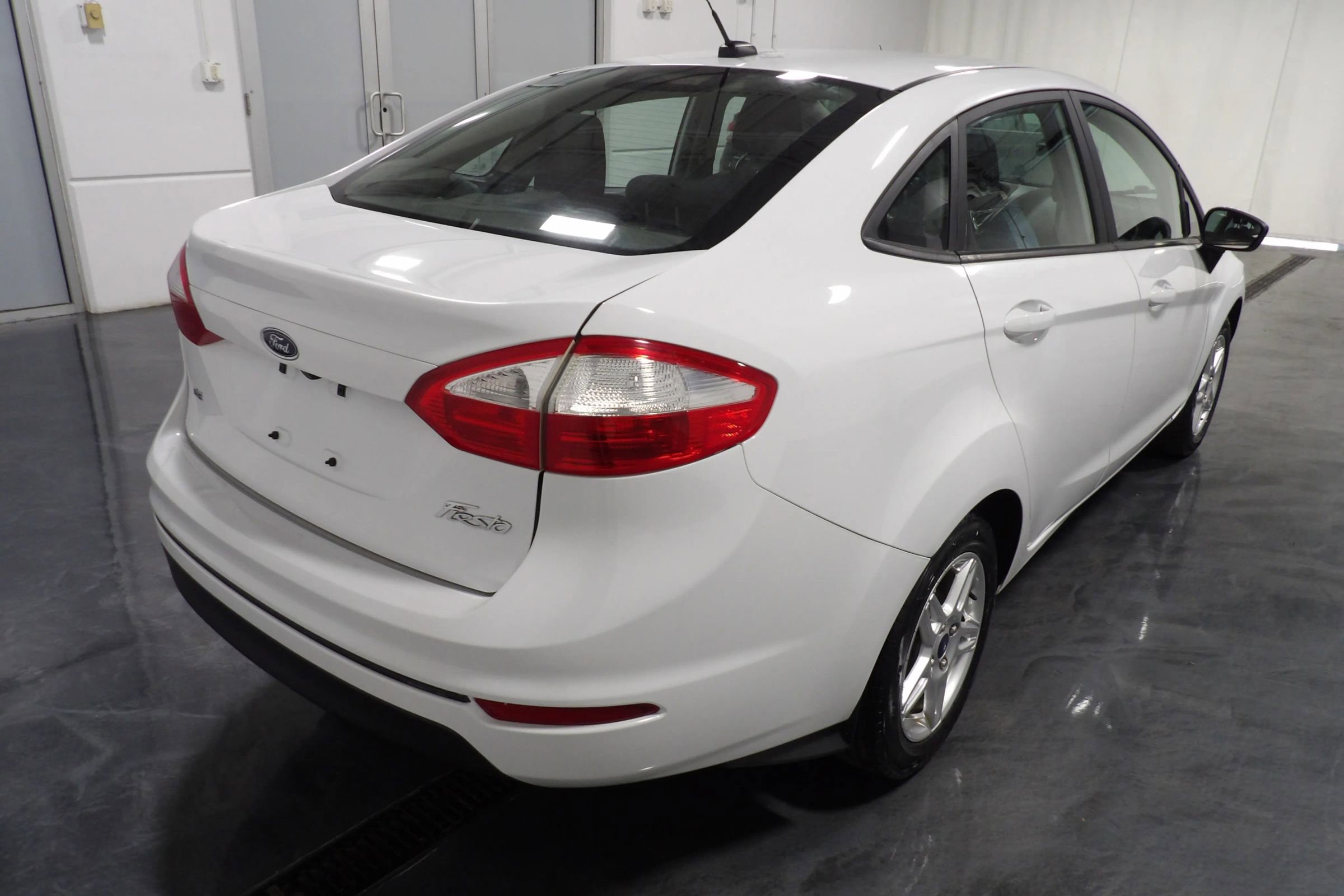 Used 2019 Ford Fiesta SE FWD image 4
