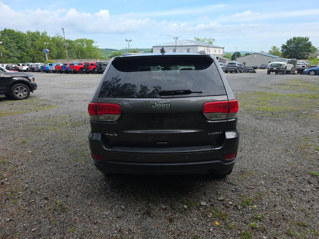 Used 2019 Jeep Grand Cherokee Laredo AWD/4WD image 4