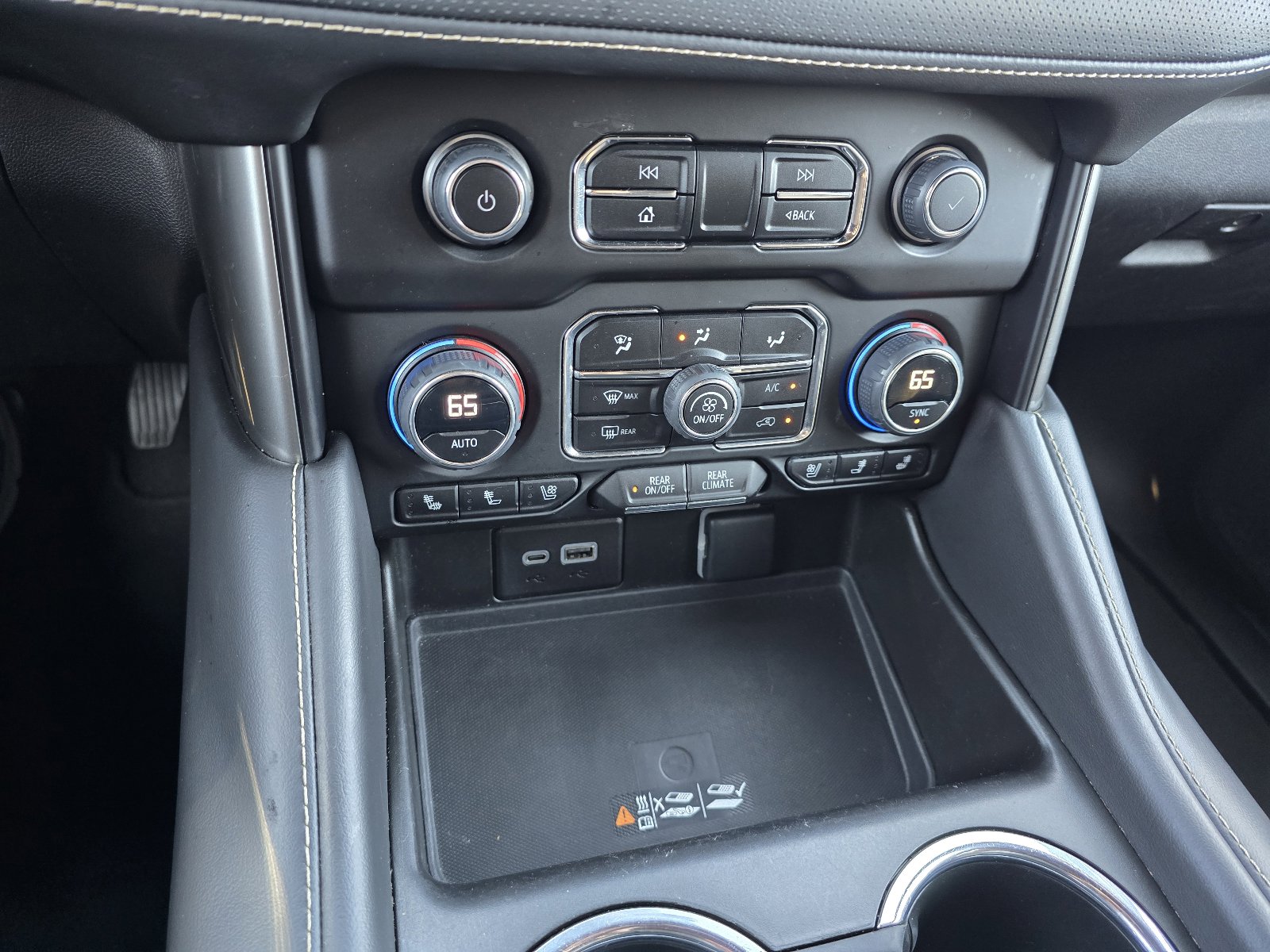 Used 2023 Chevrolet Suburban Premier RWD image 21