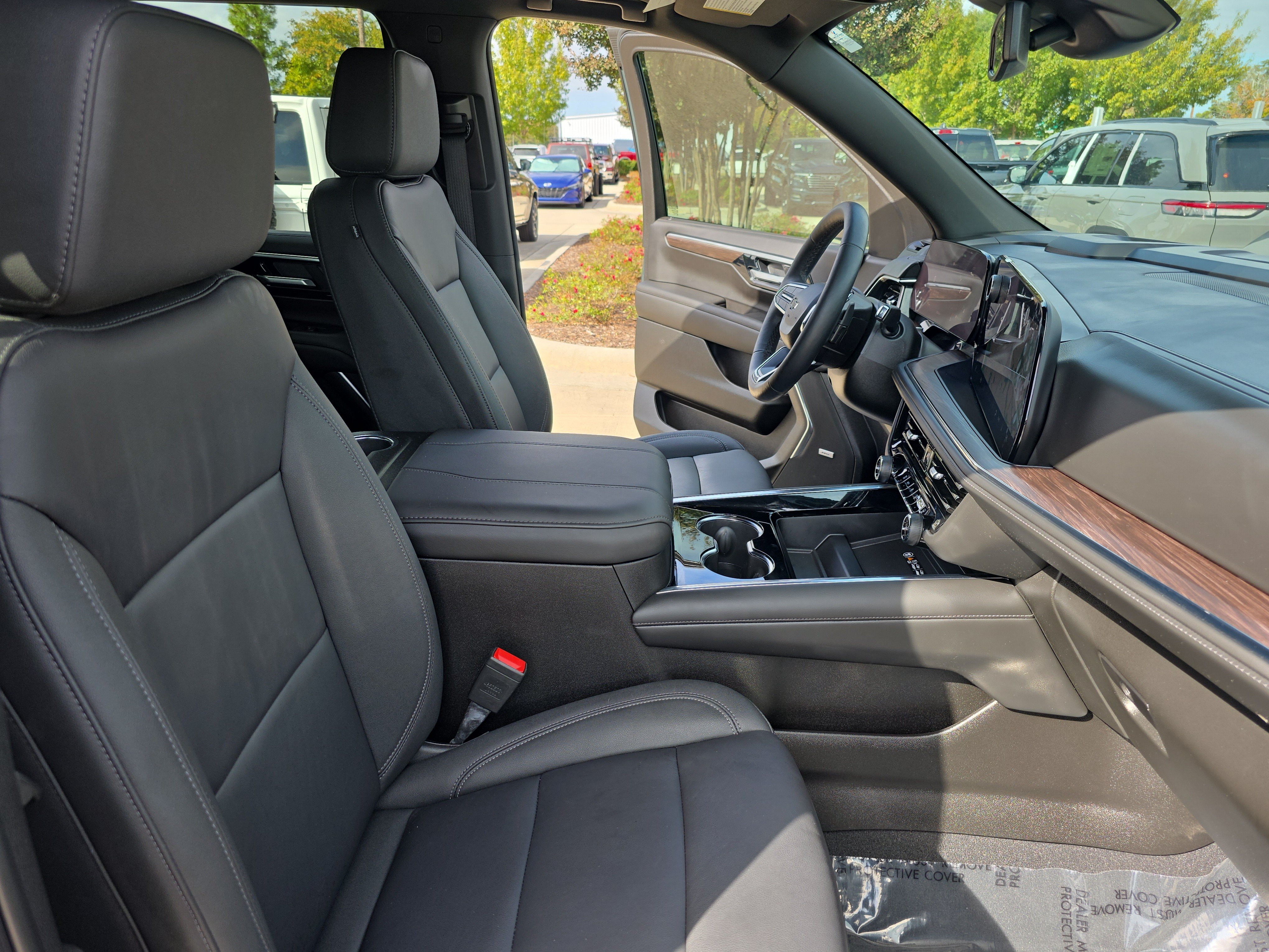 Used 2026 Chevrolet Tahoe Z71 w/ Comfort Package AWD/4WD image 34