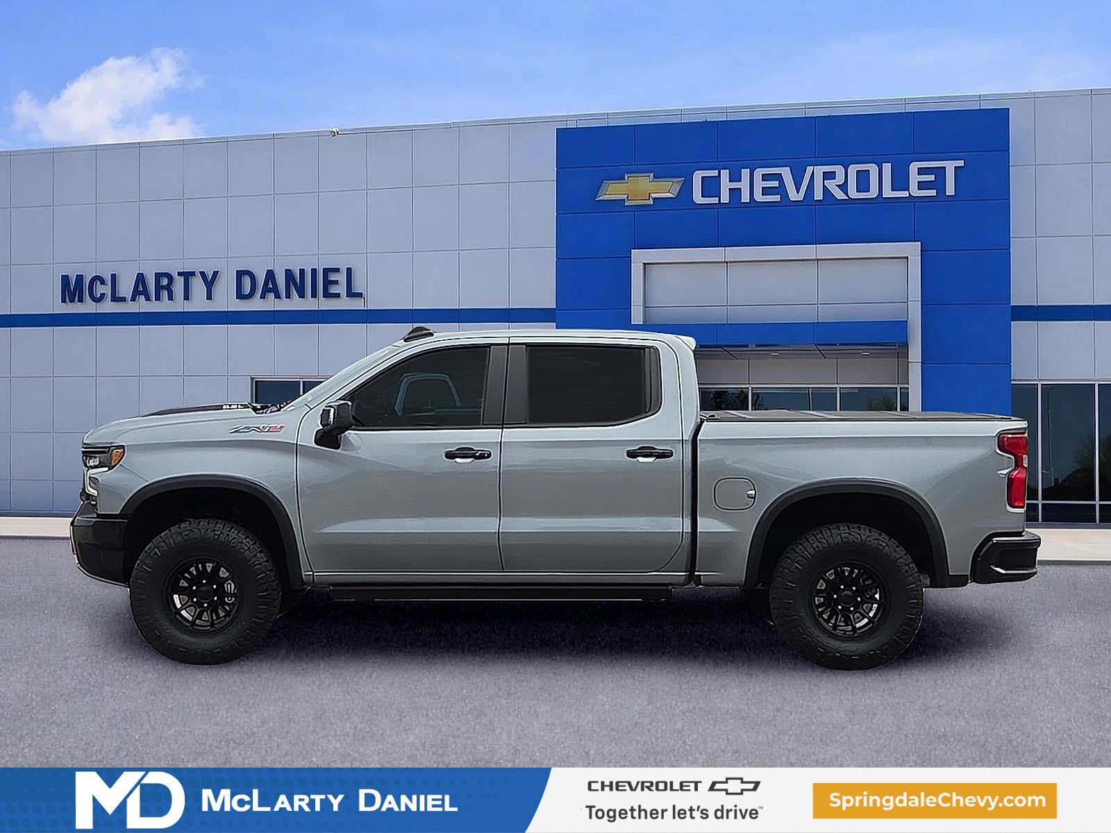 Used 2023 Chevrolet Silverado 1500 ZR2 w/ Technology Package AWD/4WD image 3
