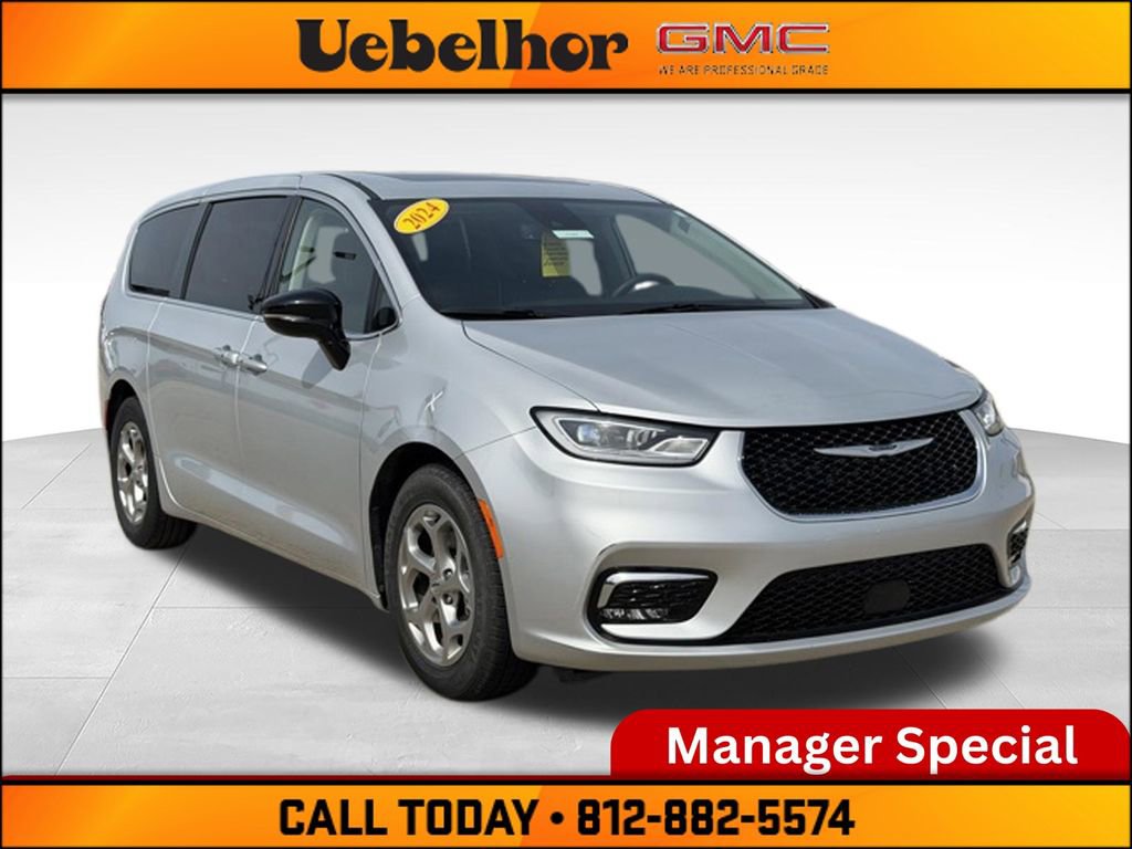 Used 2024 Chrysler Pacifica Limited FWD image 1