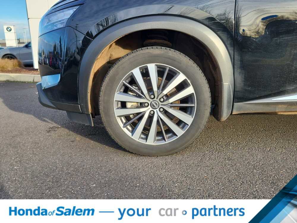 Used 2022 Nissan Pathfinder Platinum w/ Cargo Package image 8