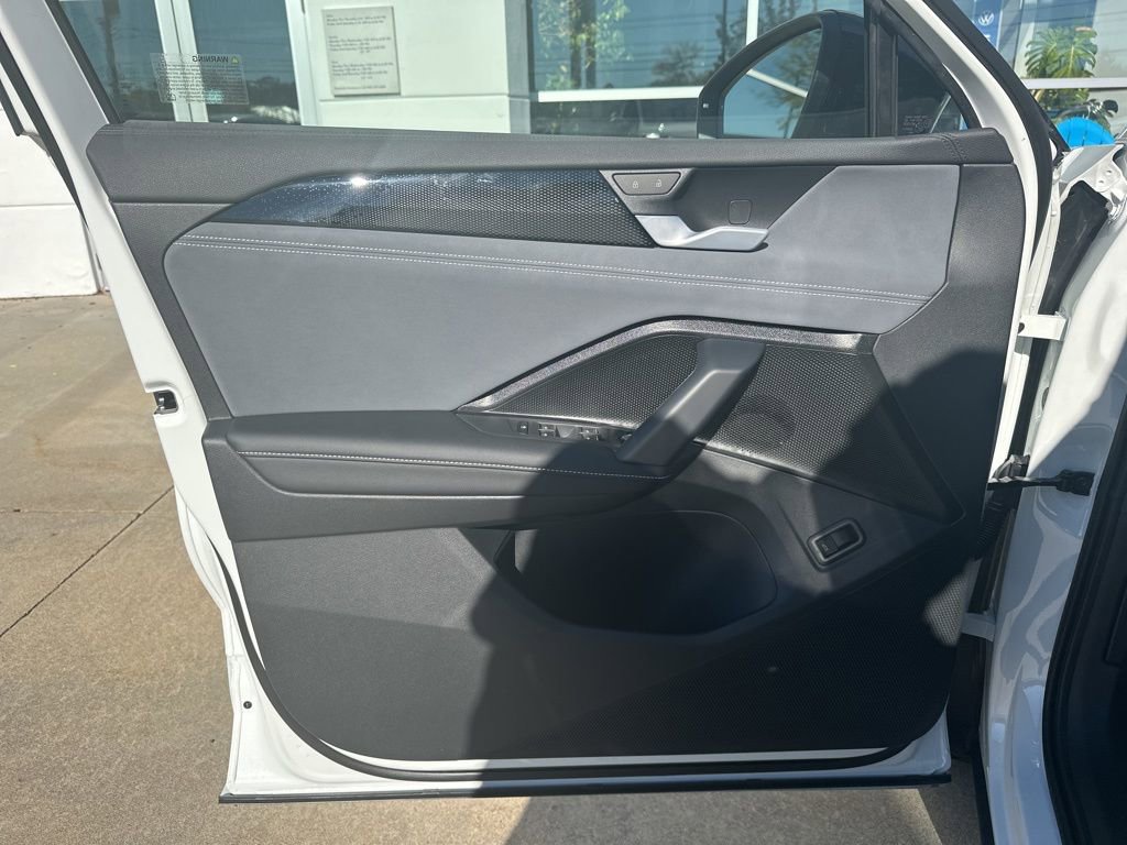 New 2025 Volkswagen Tiguan SE R-Line image 11
