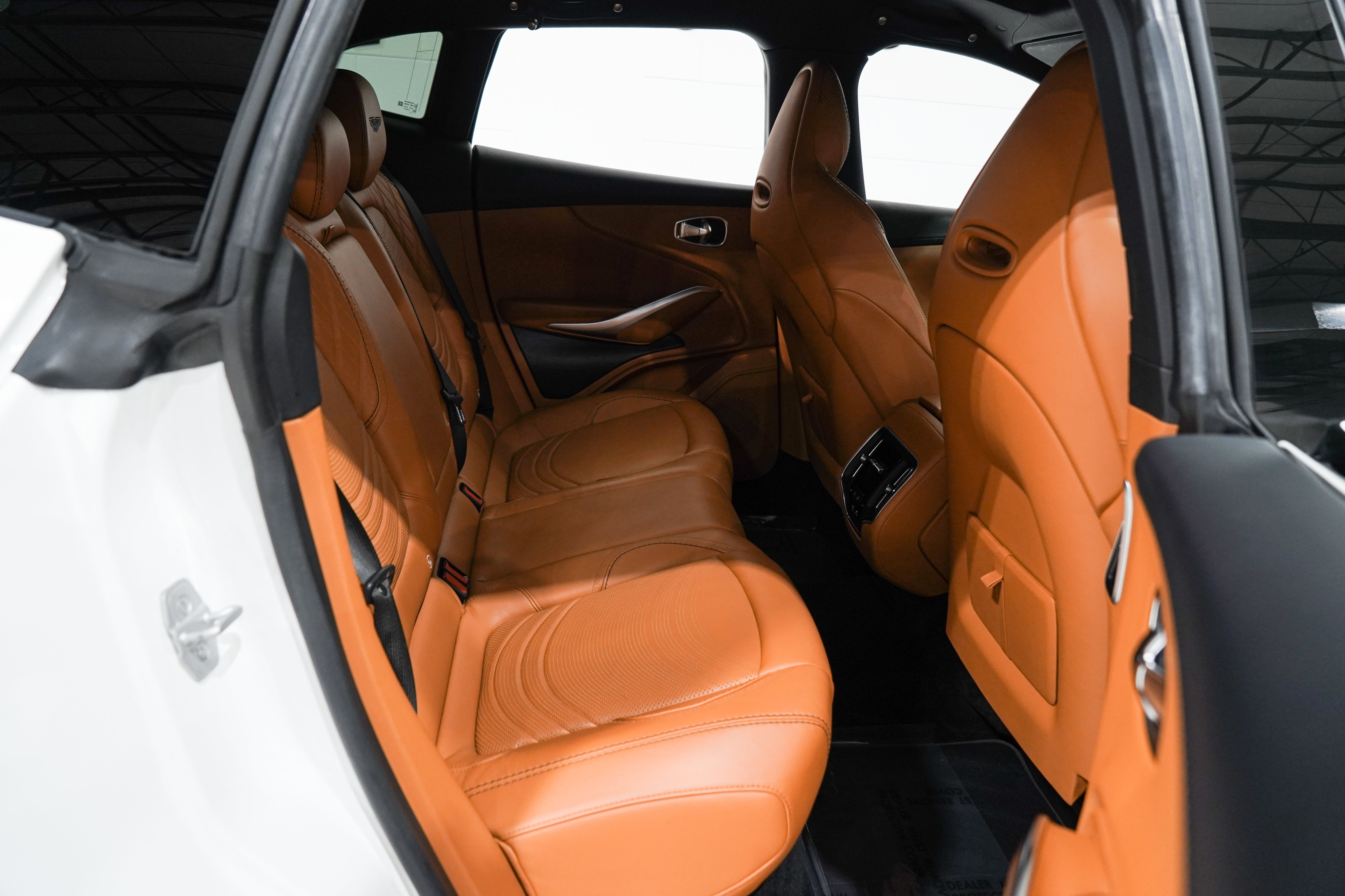 Used 2022 Aston Martin DBX AWD/4WD image 19