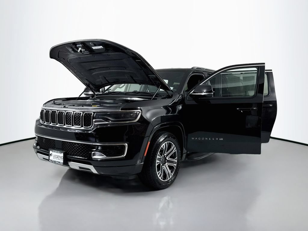 Used 2024 Jeep Wagoneer L Series II RWD image 17