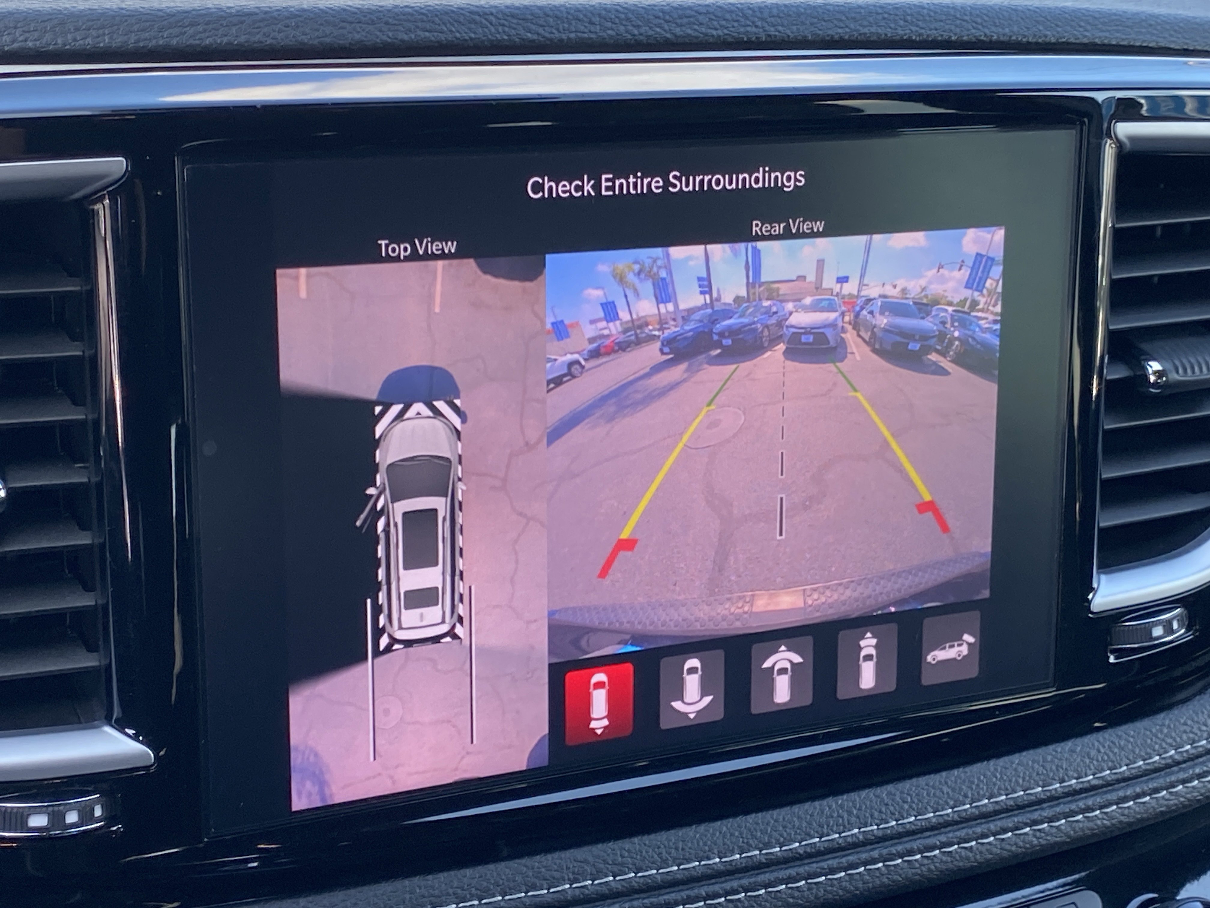 Used 2024 Chrysler Pacifica Limited w/ Uconnect Theater Family Group image 22