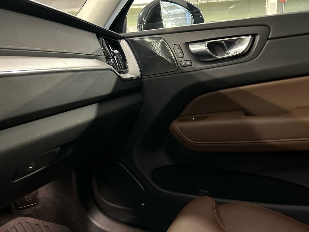 Used 2020 Volvo XC60 T6 Inscription w/ Protection Package Premier image 21