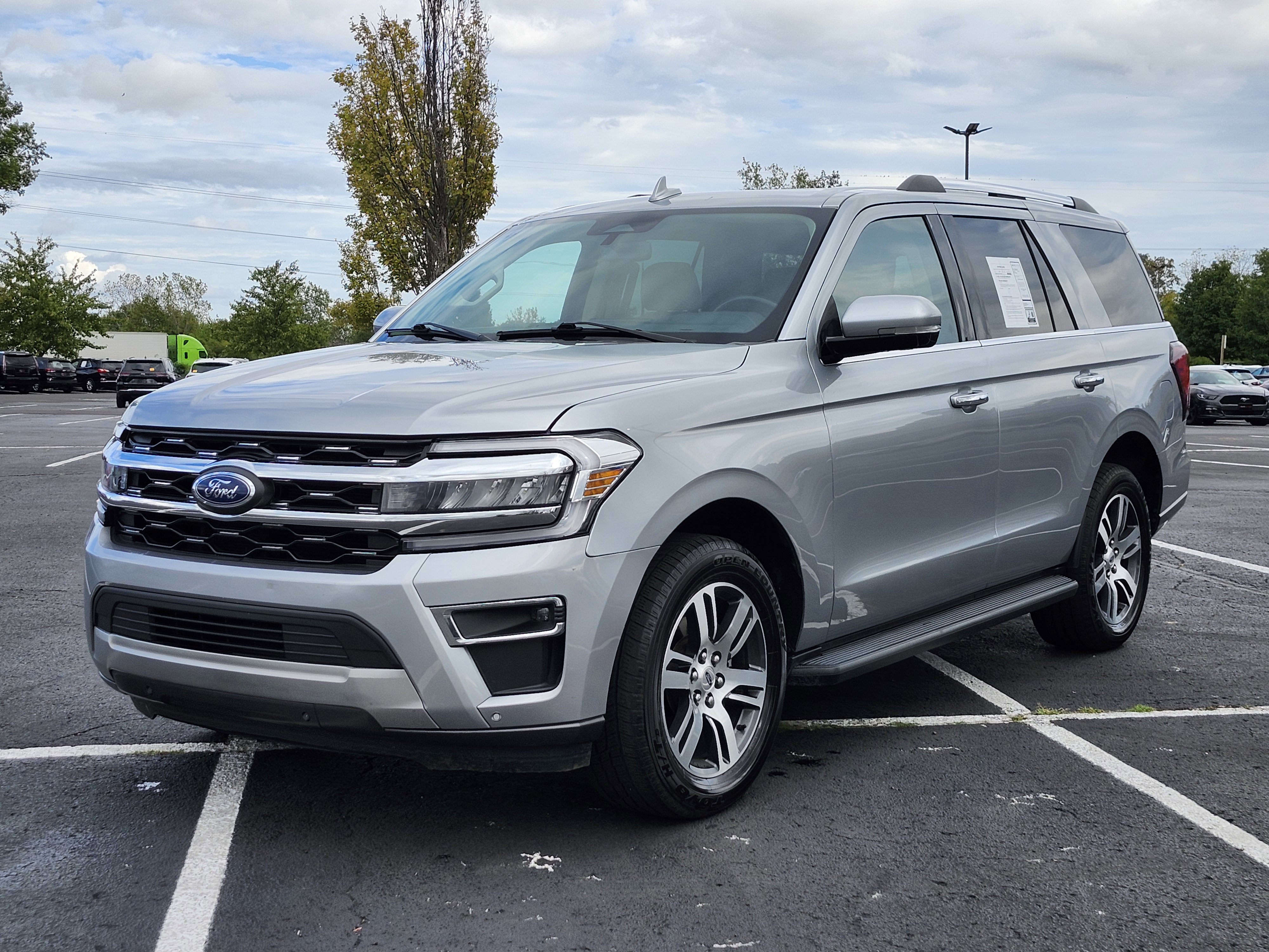 Used 2024 Ford Expedition Limited image 5
