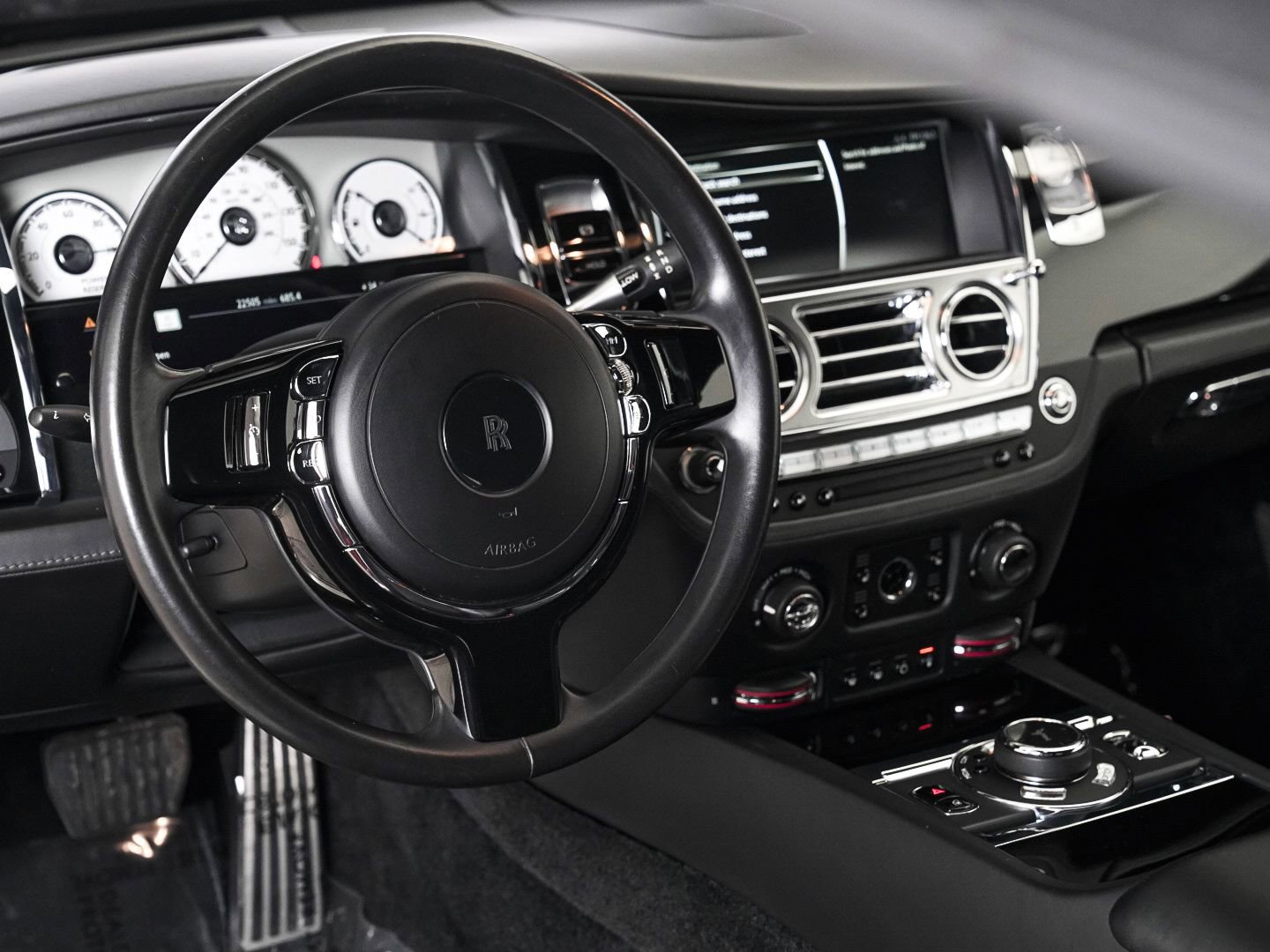 Used 2020 Rolls-Royce Dawn image 28