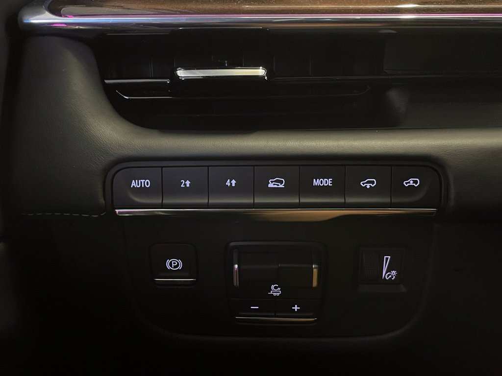 Used 2023 Cadillac Escalade Sport Platinum w/ LPO, ONYX Package AWD/4WD image 29