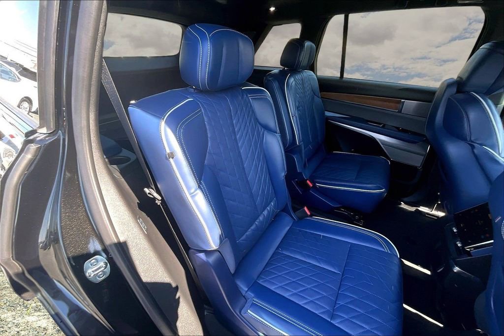 Certified 2026 Cadillac Vistiq Premium Luxury image 24