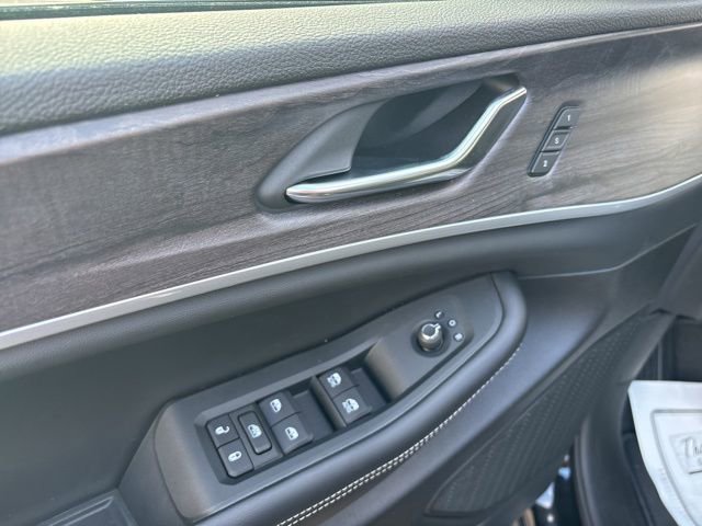 New 2025 Jeep Grand Cherokee Limited w/ Trailer Tow Package image 21