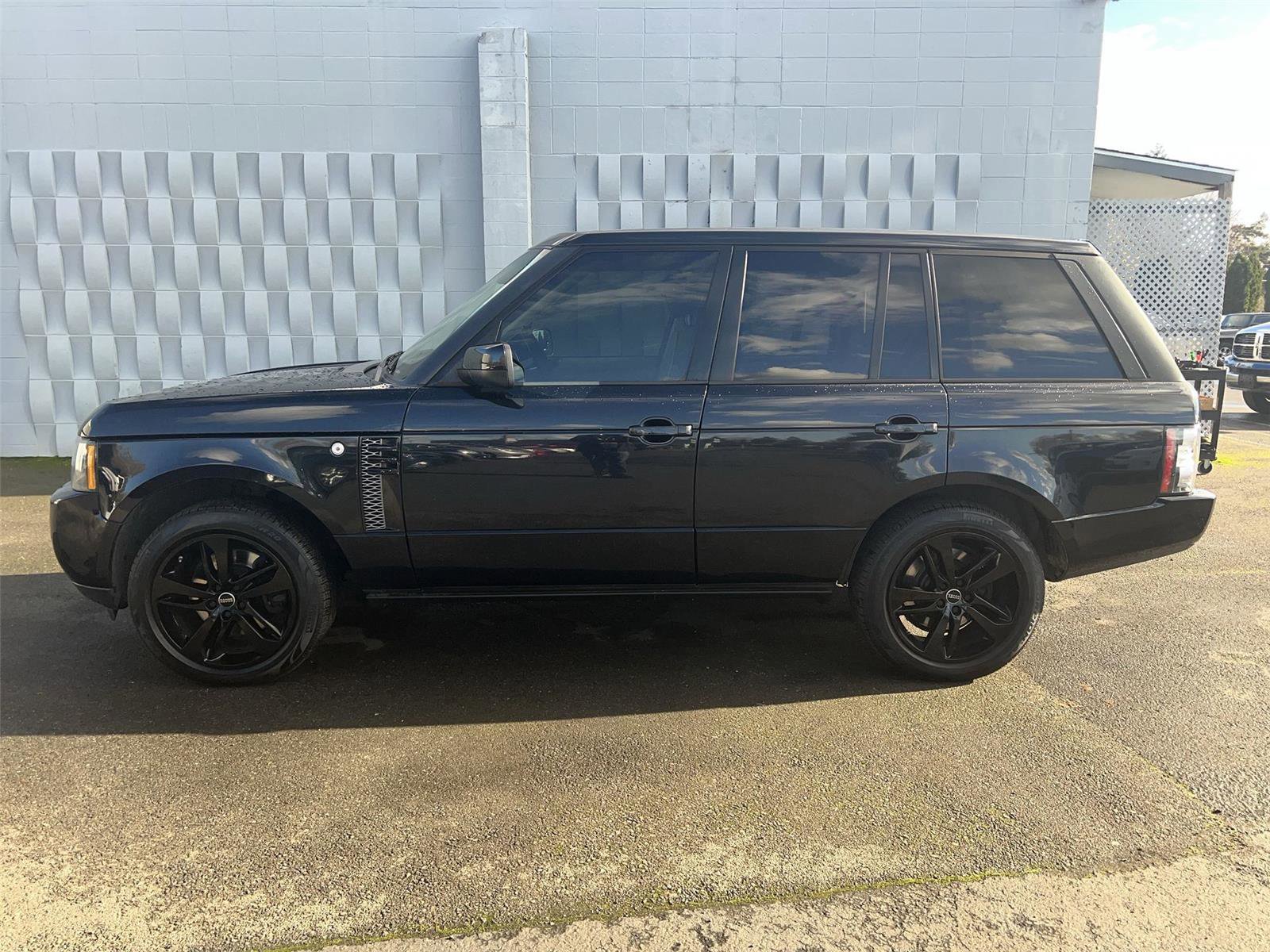 Used 2012 Land Rover Range Rover HSE image 3