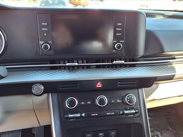 Used 2024 Kia Carnival LX image 17