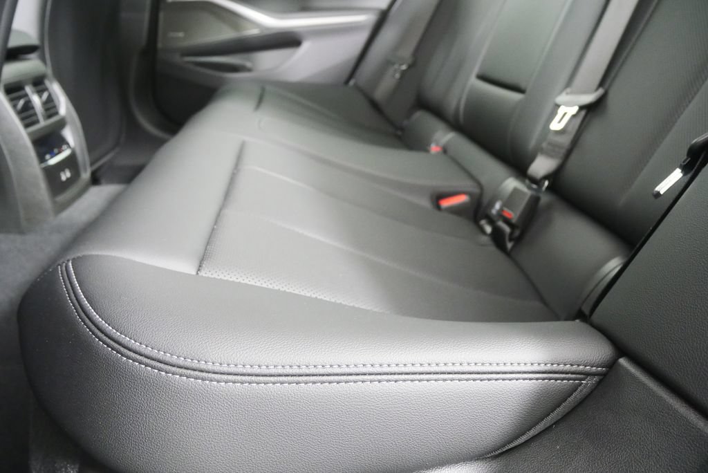 Used 2026 BMW 330i Sedan w/ M Sport Package RWD image 14