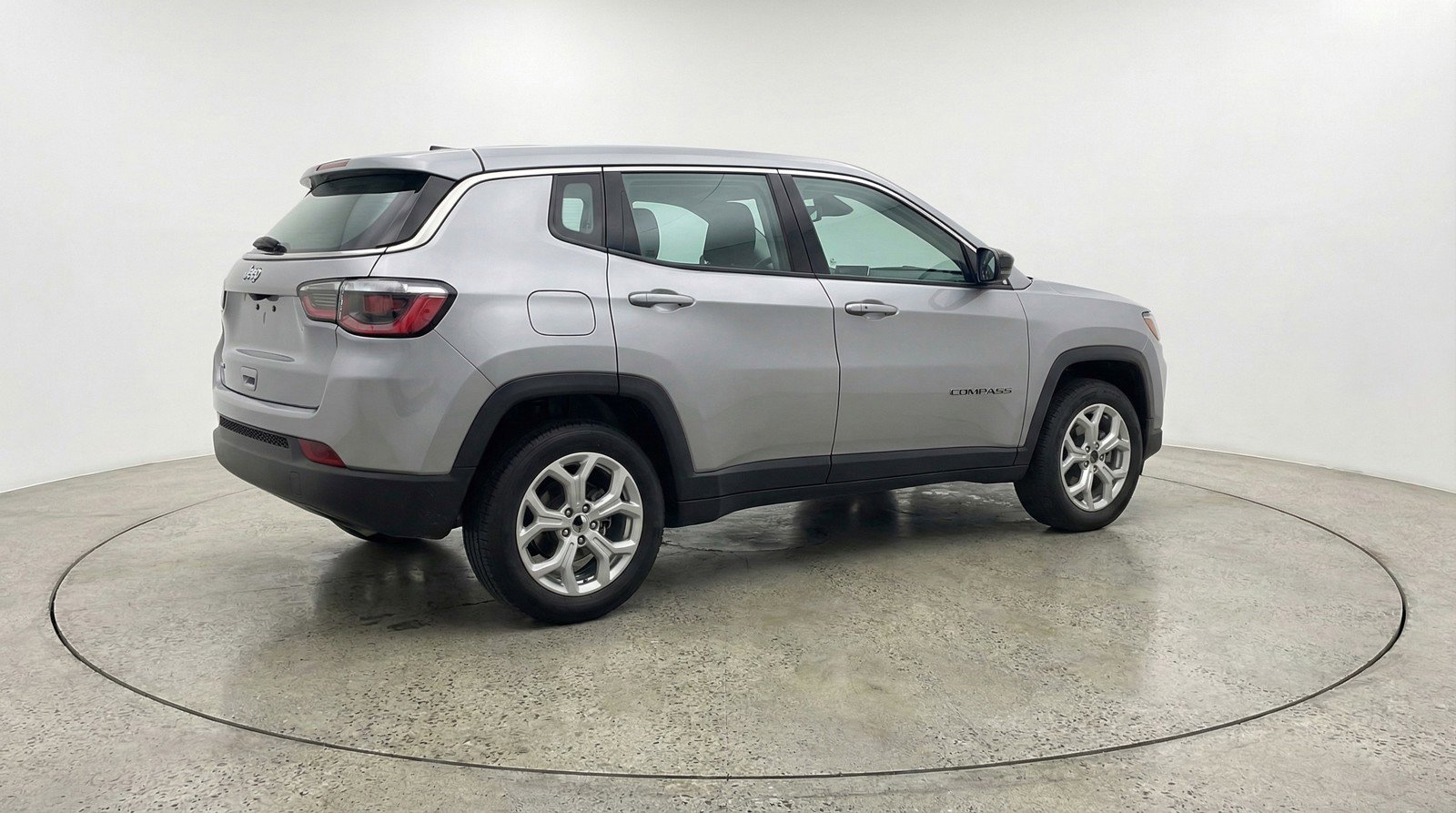 Used 2025 Jeep Compass Latitude image 9