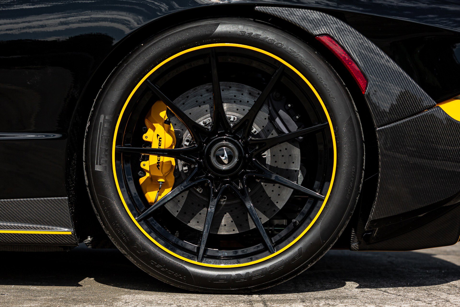 Used 2019 McLaren Senna image 14