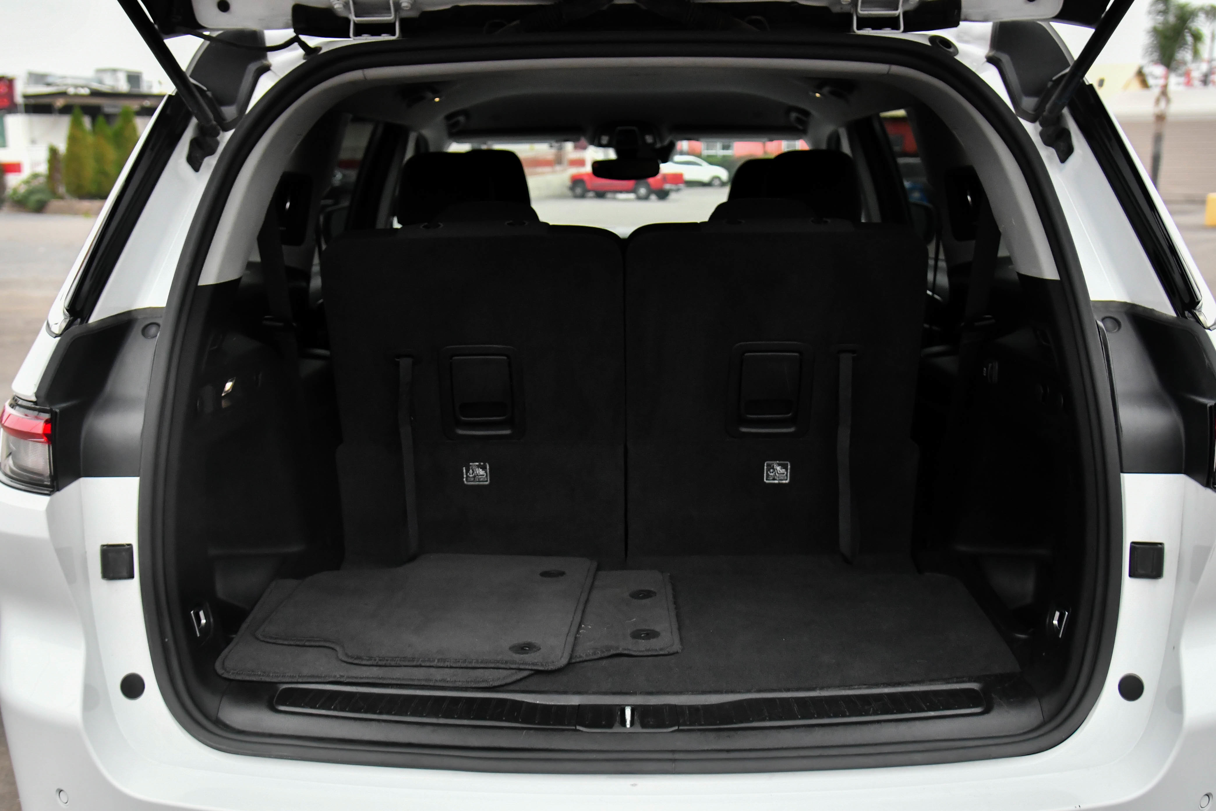 Used 2023 Jeep Grand Cherokee L Laredo image 41