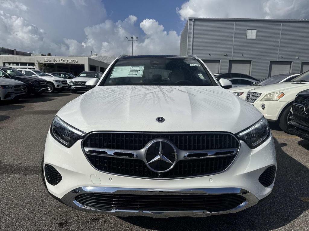 Used 2026 Mercedes-Benz GLC 300 4MATIC image 2
