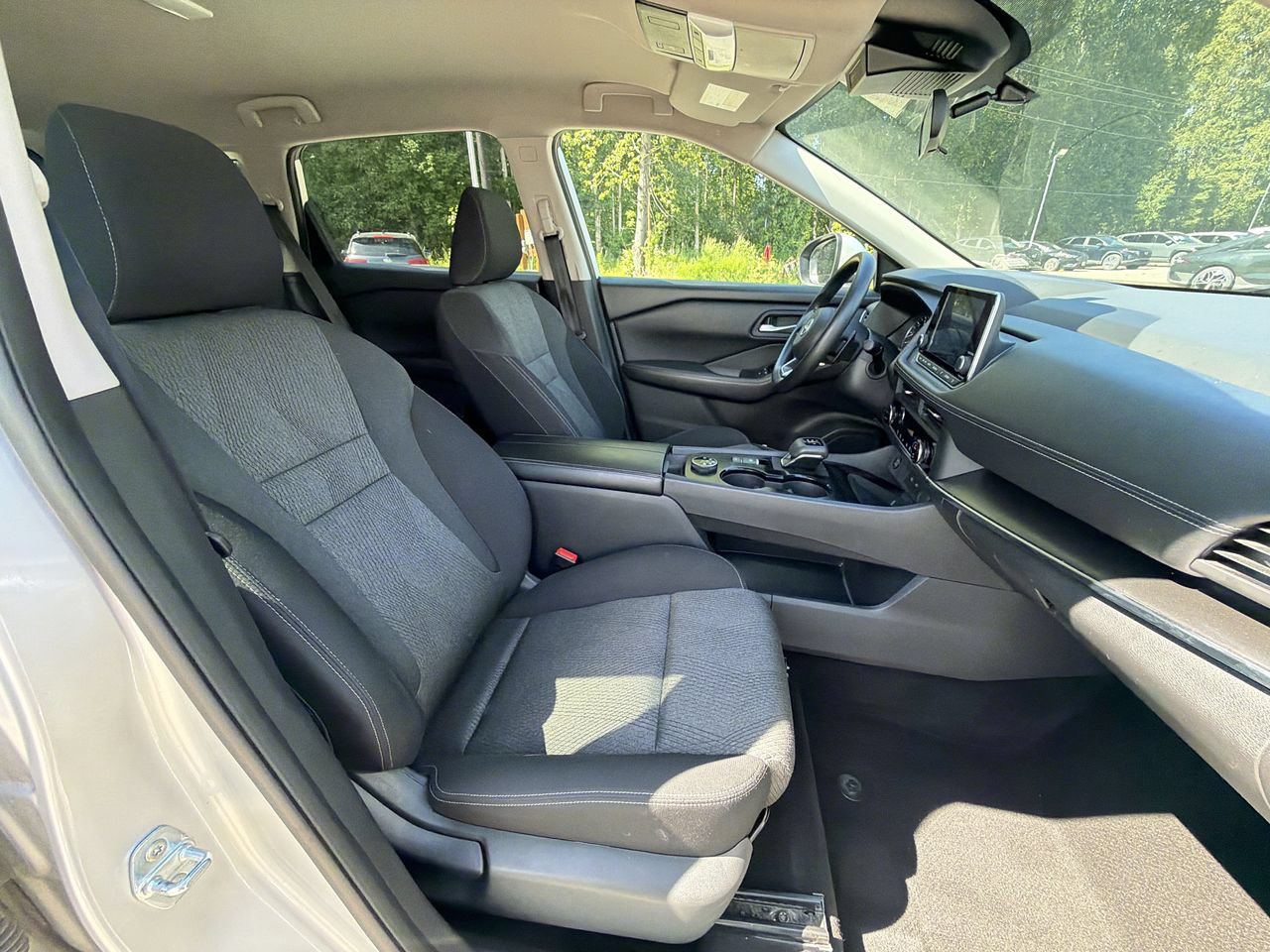 Used 2024 Nissan Rogue SV AWD/4WD image 19