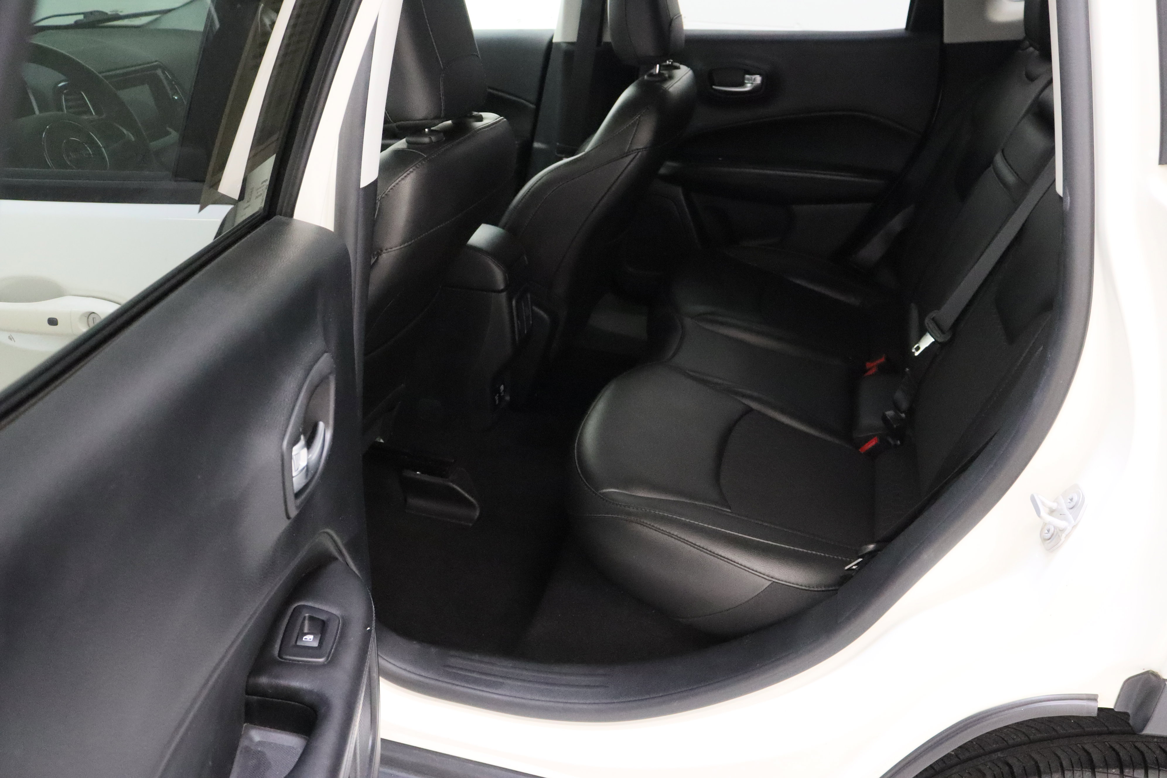 Used 2019 Jeep Compass Latitude image 25