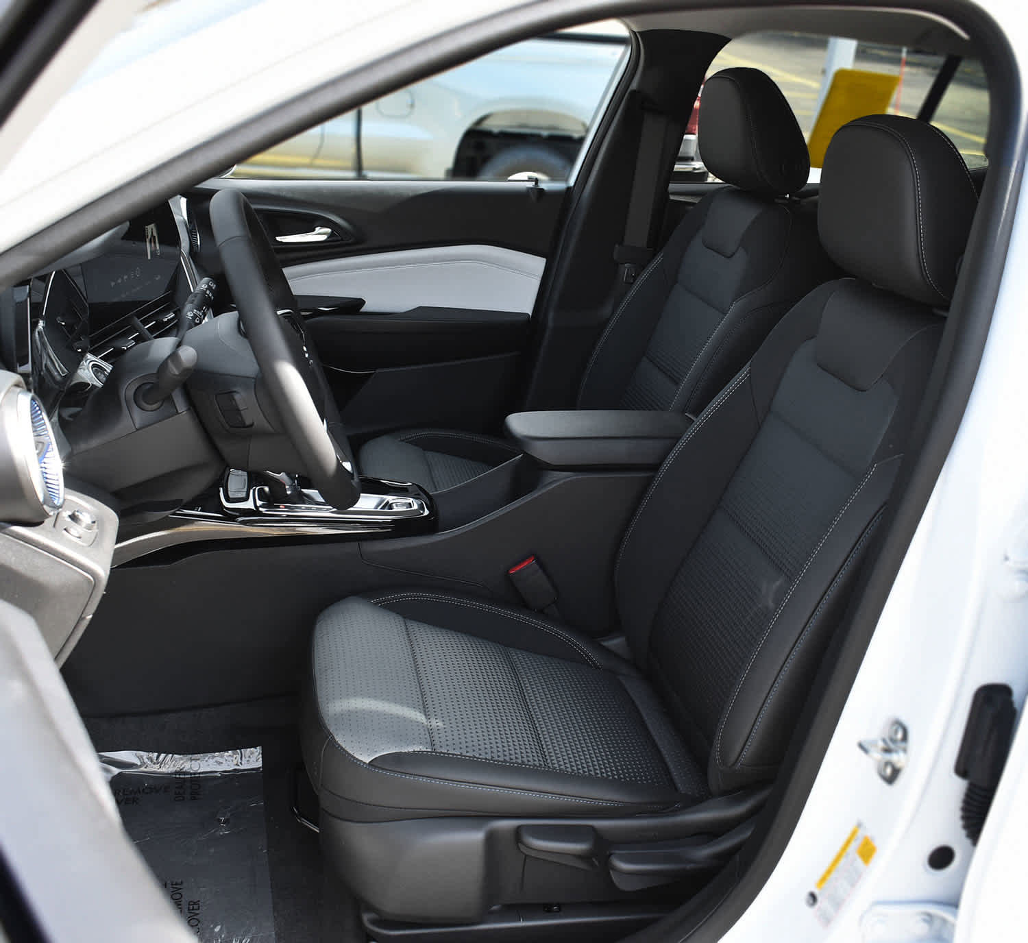 New 2026 Chevrolet Trax LT w/ Sunroof Package image 9