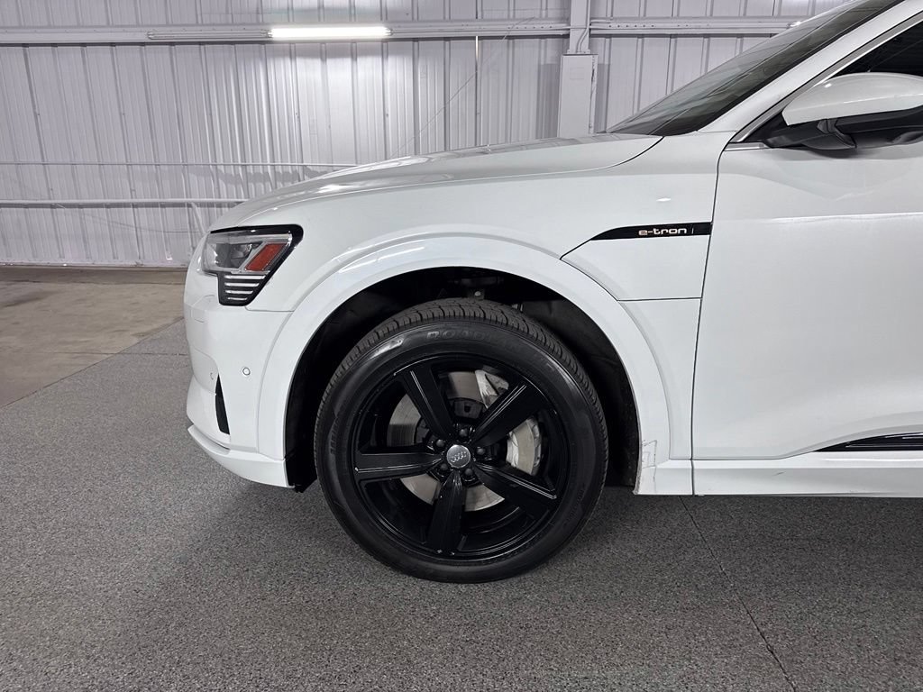 Used 2019 Audi e-tron Premium Plus w/ Cold Weather Package AWD/4WD image 16