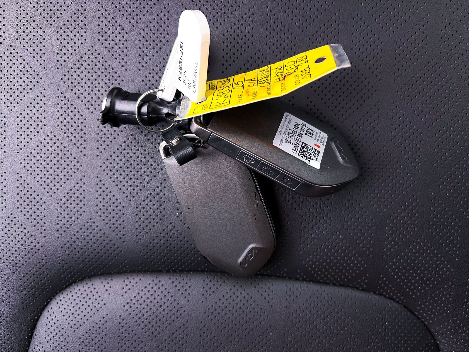 Certified 2025 Kia Carnival EX image 28