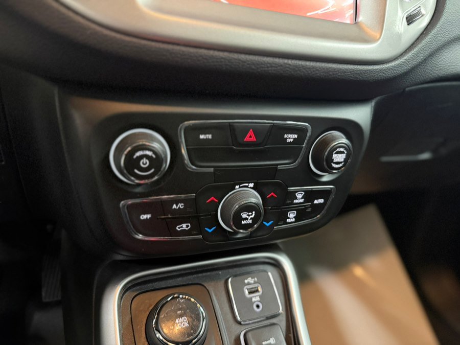 Used 2021 Jeep Compass Latitude w/ Sun and Sound Group AWD/4WD image 21