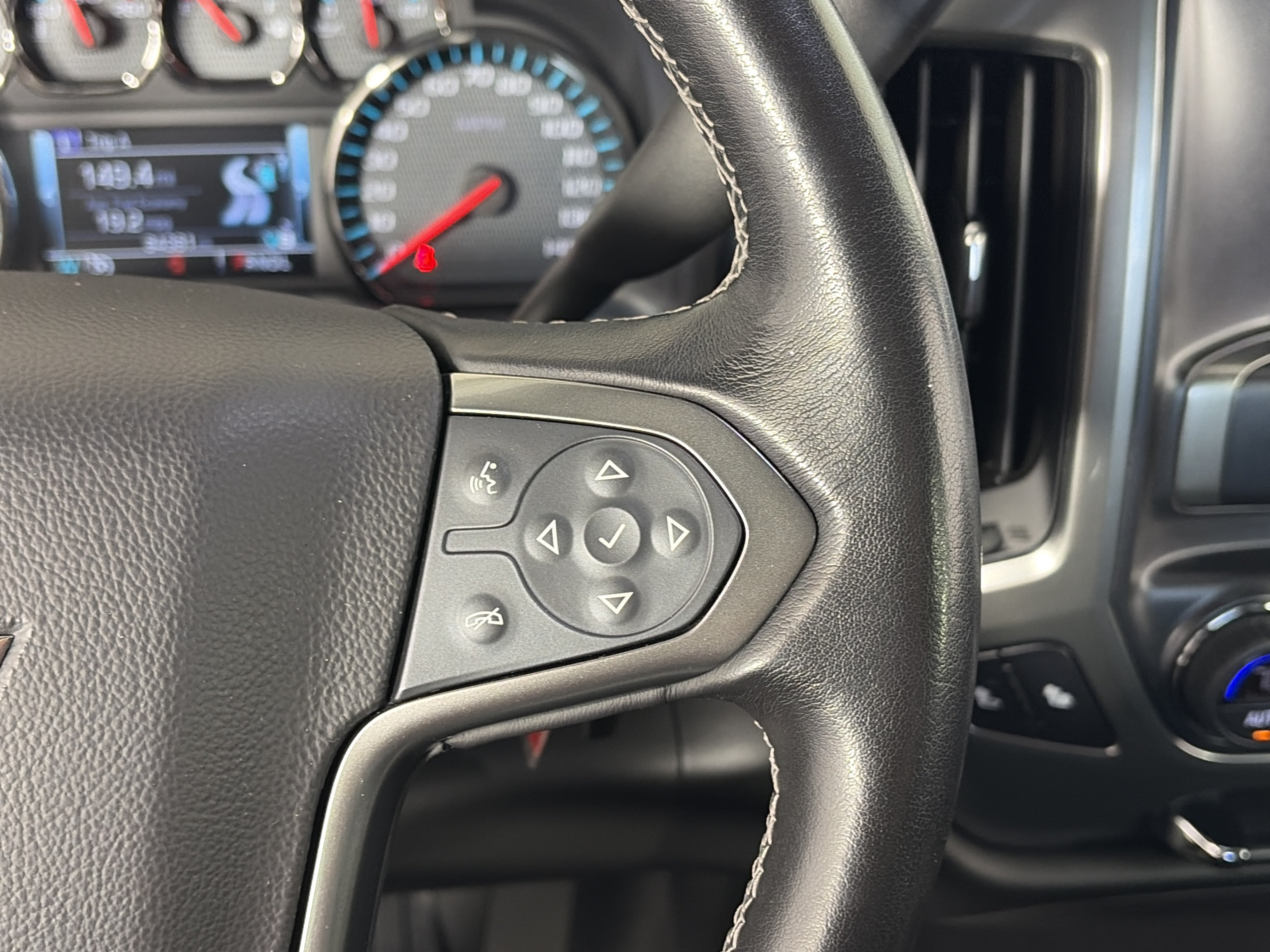 Used 2018 Chevrolet Silverado 1500 LT w/ All Star Edition AWD/4WD image 29