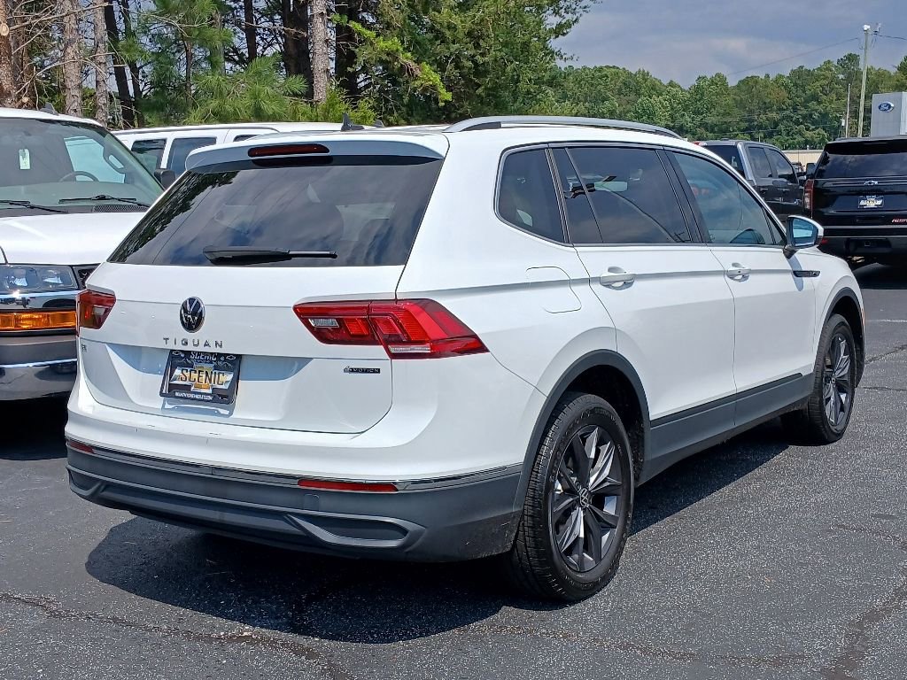Used 2024 Volkswagen Tiguan SE image 3