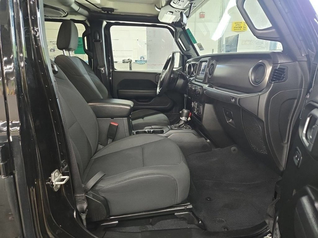 Used 2022 Jeep Gladiator Sport AWD/4WD image 2