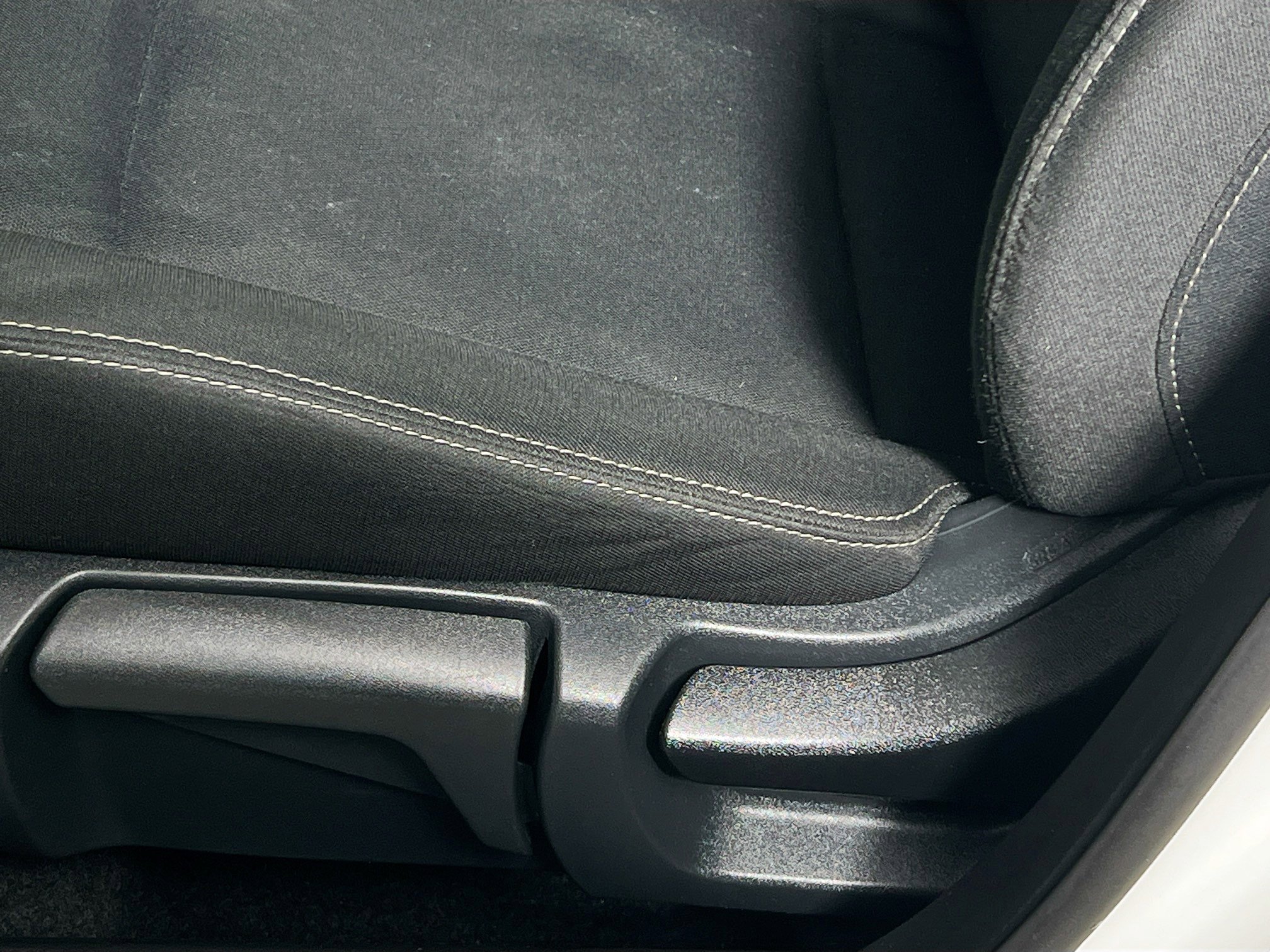 Used 2023 Nissan Rogue S image 15