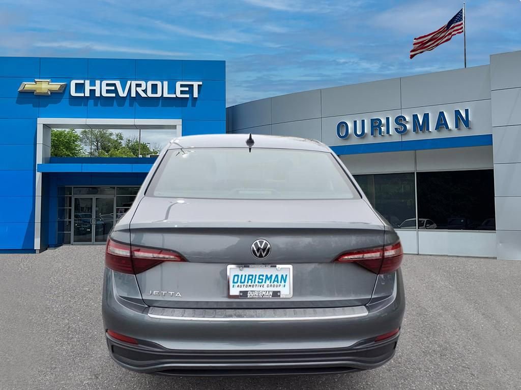 Used 2023 Volkswagen Jetta Sport image 4