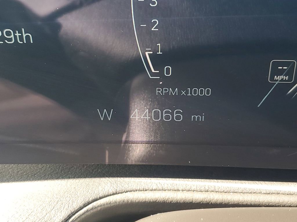 Used 2024 Cadillac XT4 Premium Luxury image 32