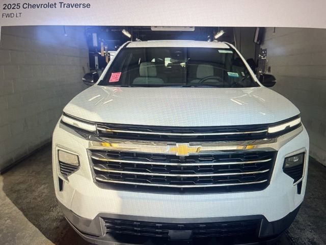 Used 2025 Chevrolet Traverse LT image 6