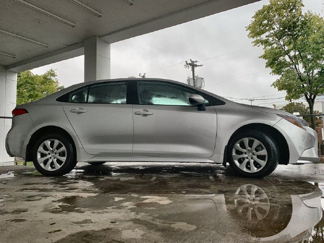 Used 2025 Toyota Corolla LE FWD image 9