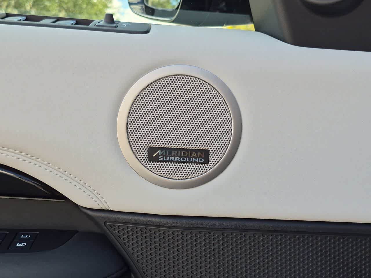 New 2026 Land Rover Discovery S AWD/4WD image 33