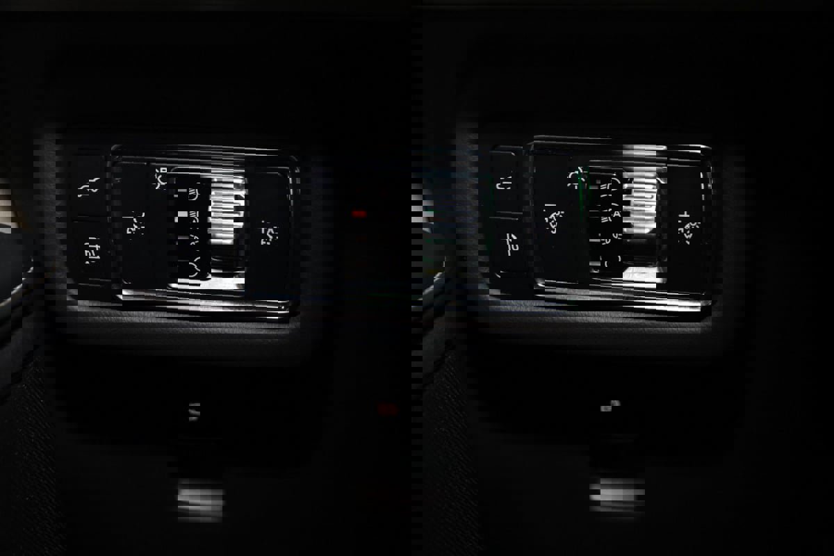 Used 2025 Lincoln Nautilus Reserve AWD/4WD image 36