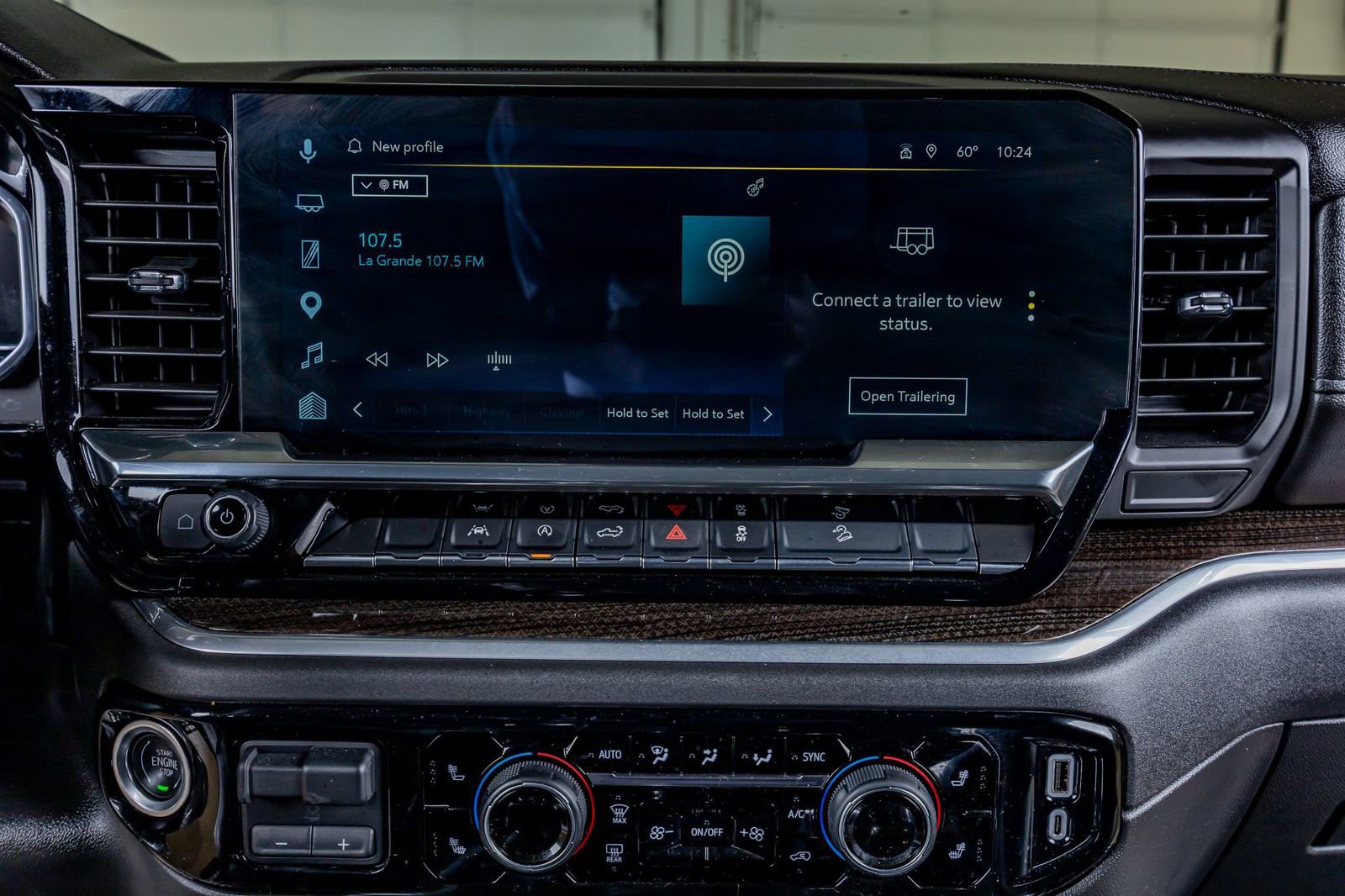 Used 2025 Chevrolet Silverado 1500 LT Trail Boss w/ Convenience Package II AWD/4WD image 25