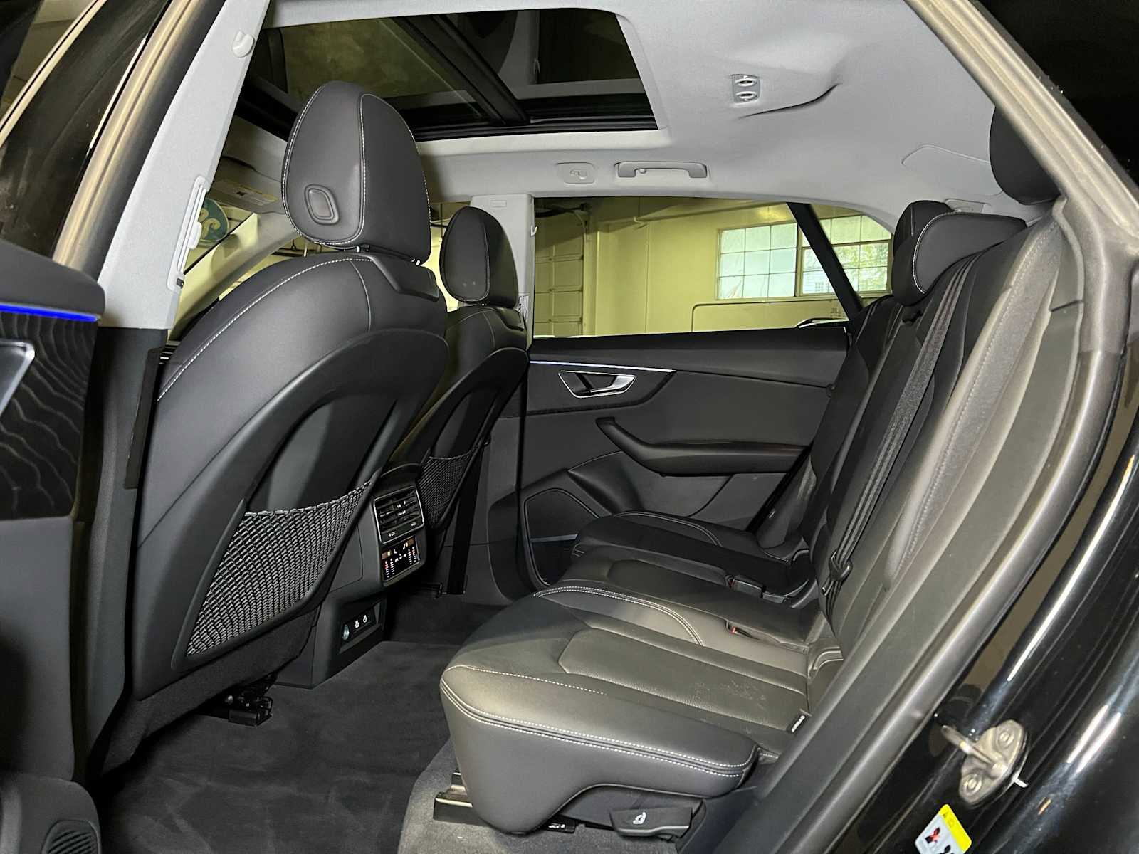 Used 2022 Audi Q8 Premium Plus w/ Premium Plus Package image 17