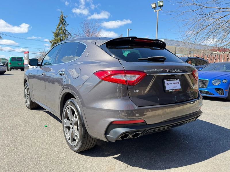 Used 2020 Maserati Levante GranSport image 7