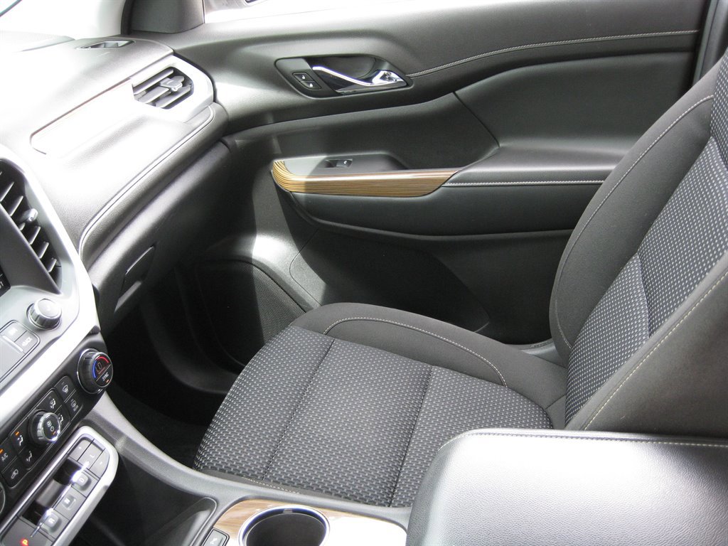 Used 2020 GMC Acadia SLE FWD image 21