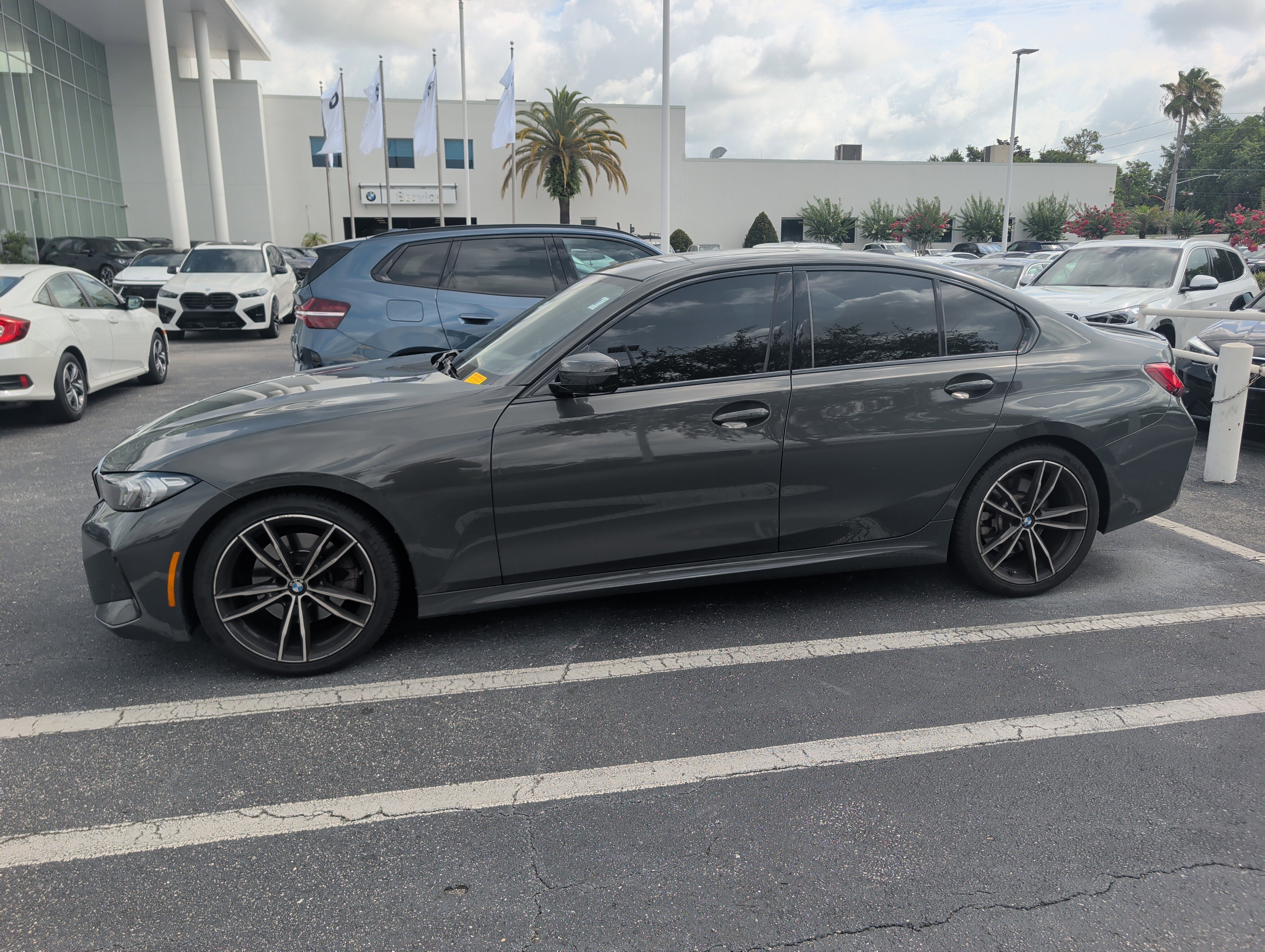Used 2023 BMW 330i Sedan w/ M Sport Package RWD image 4