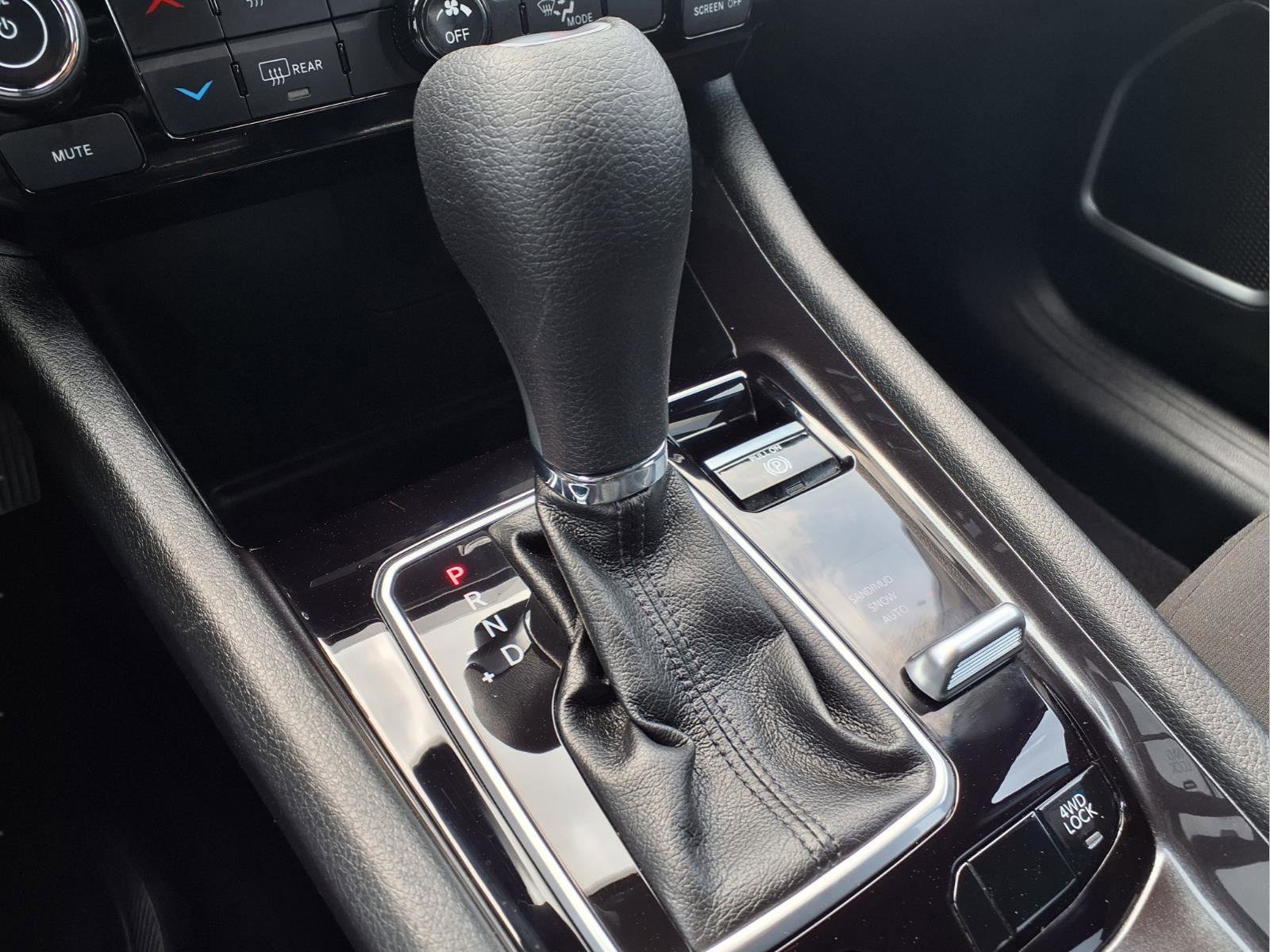 Used 2025 Jeep Compass Sport image 17