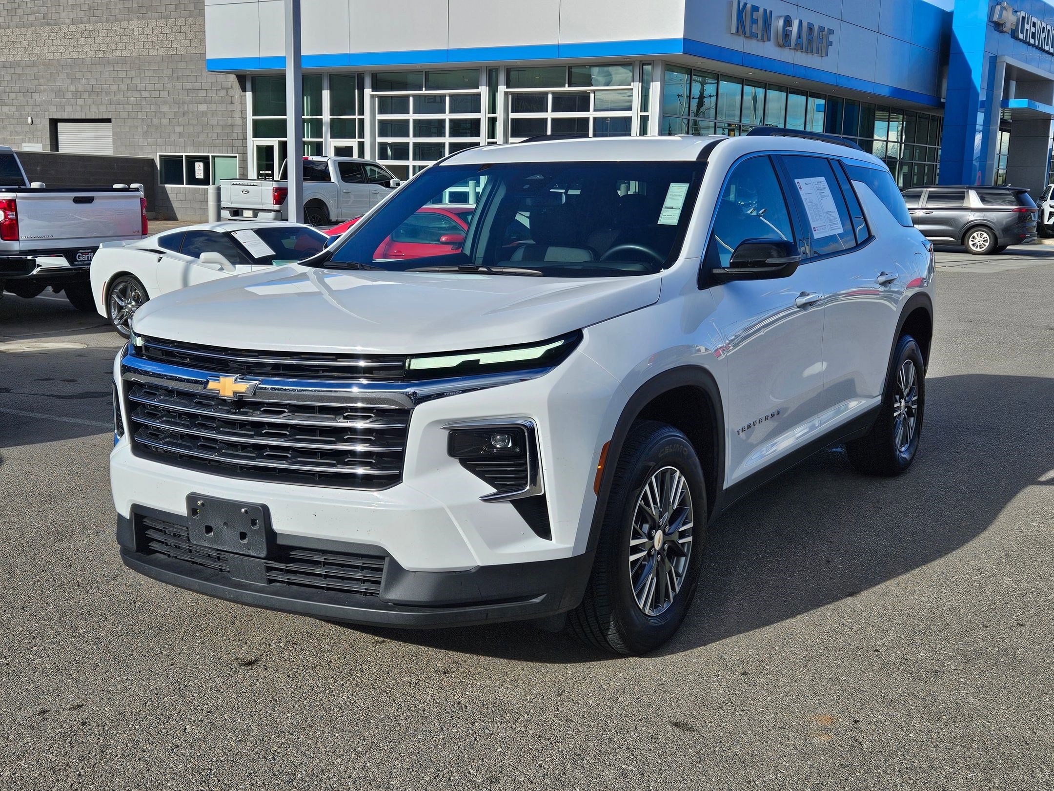 Used 2025 Chevrolet Traverse LT AWD/4WD image 8